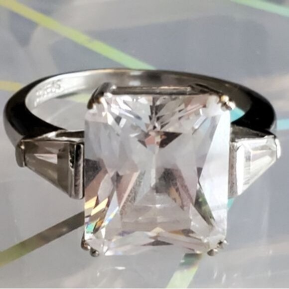 Size 7 BEAUTIFUL HUGE ZIRCON 925 FAS RING - Picture 4 of 11